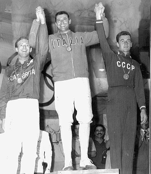 Il podio della gara di spada: Giuseppe Delfino oro, con il britannico Allan Jay e il sovietico Bruno Khabarov